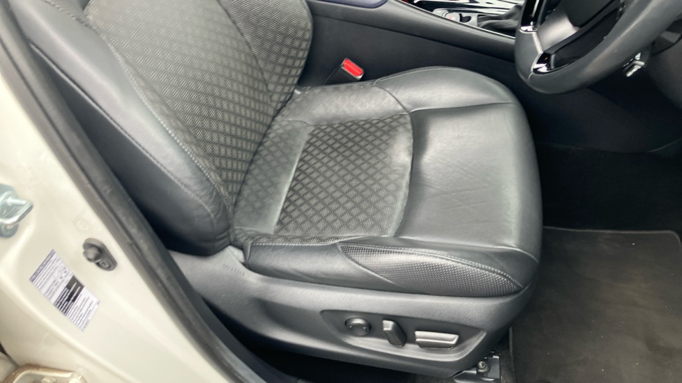 Toyota C-HR 2.0 Hybrid Dynamic 5dr CVT Hybrid Hatchback - Image 17