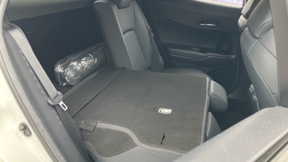 Toyota C-HR 2.0 Hybrid Dynamic 5dr CVT Hybrid Hatchback - Image 18