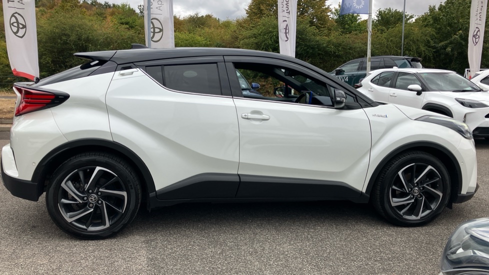 Toyota C-HR 2.0 Hybrid Dynamic 5dr CVT Hybrid Hatchback - Image 23