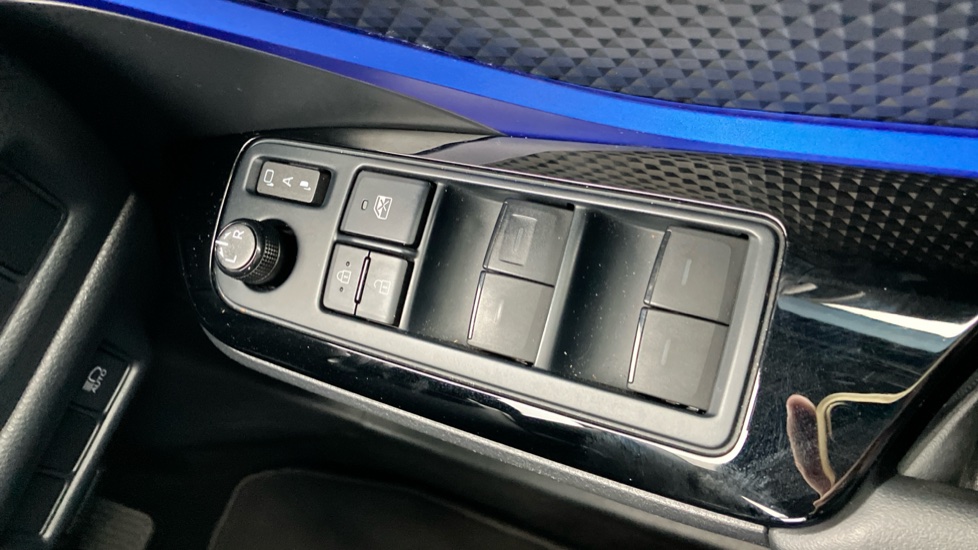 Toyota C-HR 2.0 Hybrid Dynamic 5dr CVT Hybrid Hatchback - Image 33