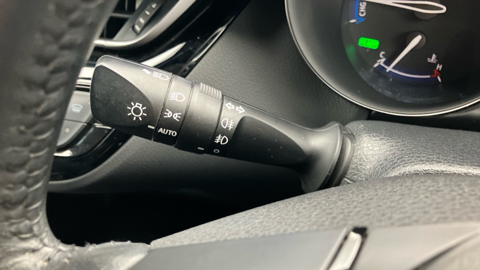 Toyota C-HR 2.0 Hybrid Dynamic 5dr CVT Hybrid Hatchback - Image 36