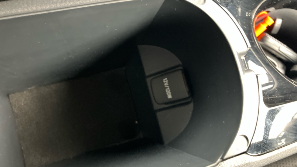 Toyota C-HR 2.0 Hybrid Dynamic 5dr CVT Hybrid Hatchback - Image 40