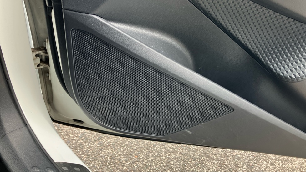 Toyota C-HR 2.0 Hybrid Dynamic 5dr CVT Hybrid Hatchback - Image 41