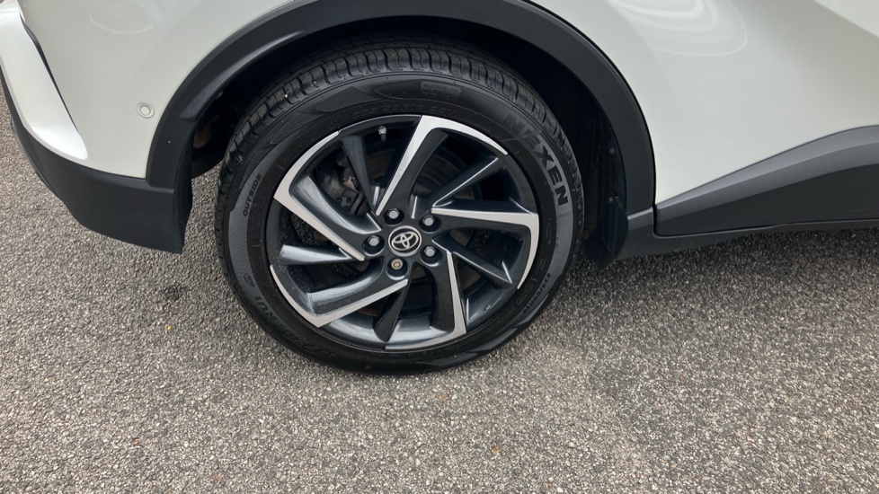 Toyota C-HR 2.0 Hybrid Dynamic 5dr CVT Hybrid Hatchback - Image 57