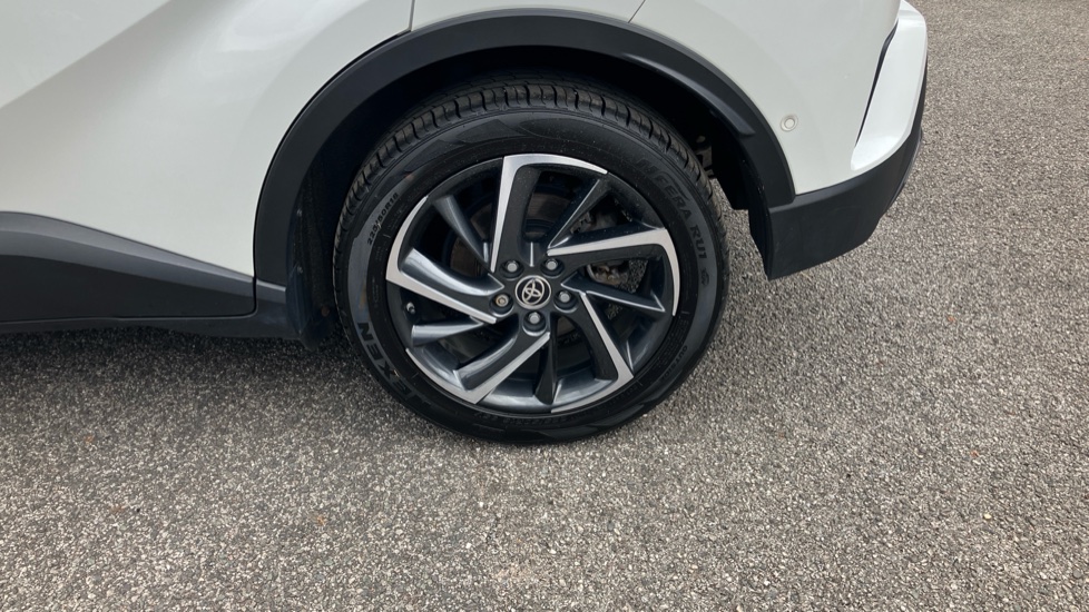 Toyota C-HR 2.0 Hybrid Dynamic 5dr CVT Hybrid Hatchback - Image 58