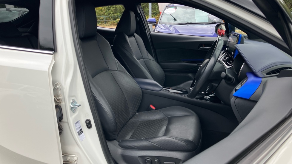 Toyota C-HR 2.0 Hybrid Dynamic 5dr CVT Hybrid Hatchback - Image 62