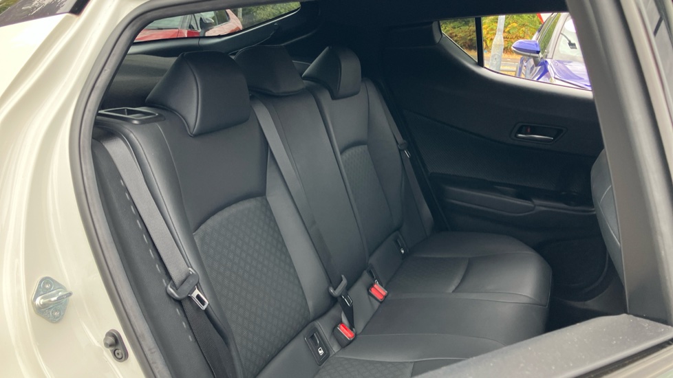 Toyota C-HR 2.0 Hybrid Dynamic 5dr CVT Hybrid Hatchback - Image 64