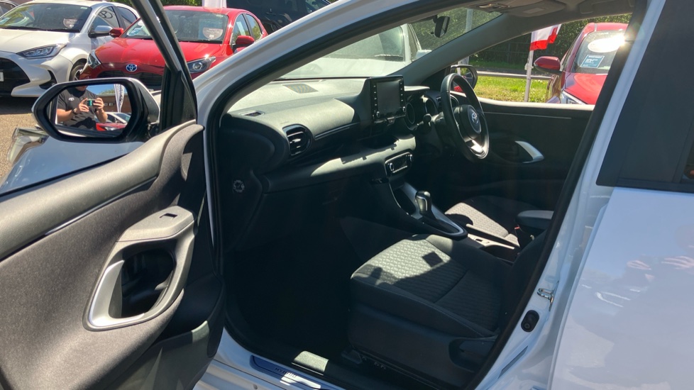 Toyota Yaris 1.5 Hybrid Design 5dr CVT Hybrid Hatchback - Image 5