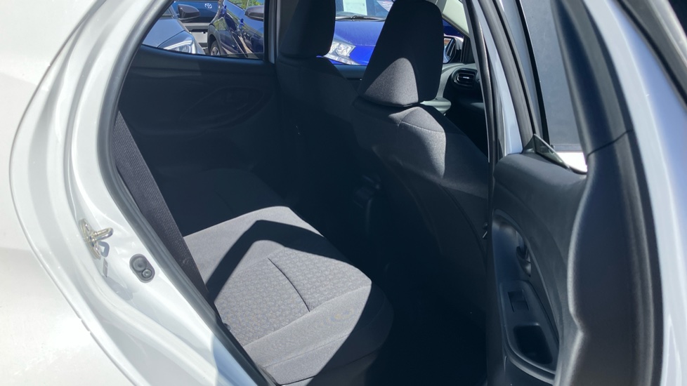 Toyota Yaris 1.5 Hybrid Design 5dr CVT Hybrid Hatchback - Image 8