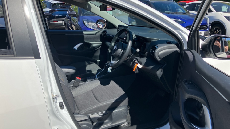 Toyota Yaris 1.5 Hybrid Design 5dr CVT Hybrid Hatchback - Image 12
