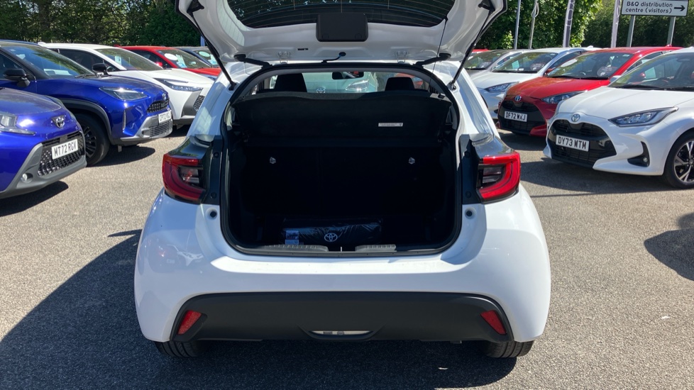 Toyota Yaris 1.5 Hybrid Design 5dr CVT Hybrid Hatchback - Image 13
