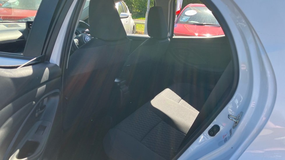 Toyota Yaris 1.5 Hybrid Design 5dr CVT Hybrid Hatchback - Image 15