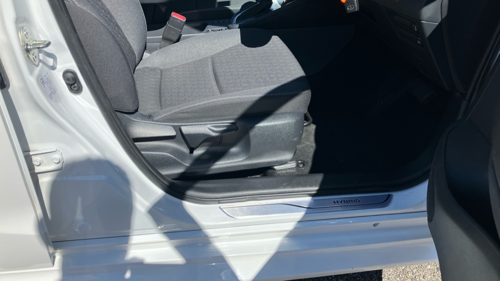 Toyota Yaris 1.5 Hybrid Design 5dr CVT Hybrid Hatchback - Image 30