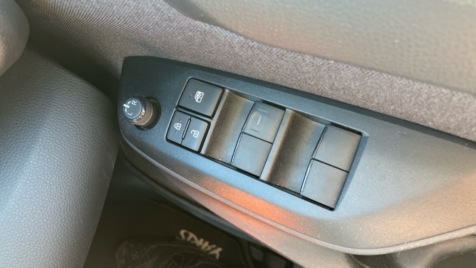 Toyota Yaris 1.5 Hybrid Design 5dr CVT Hybrid Hatchback - Image 33
