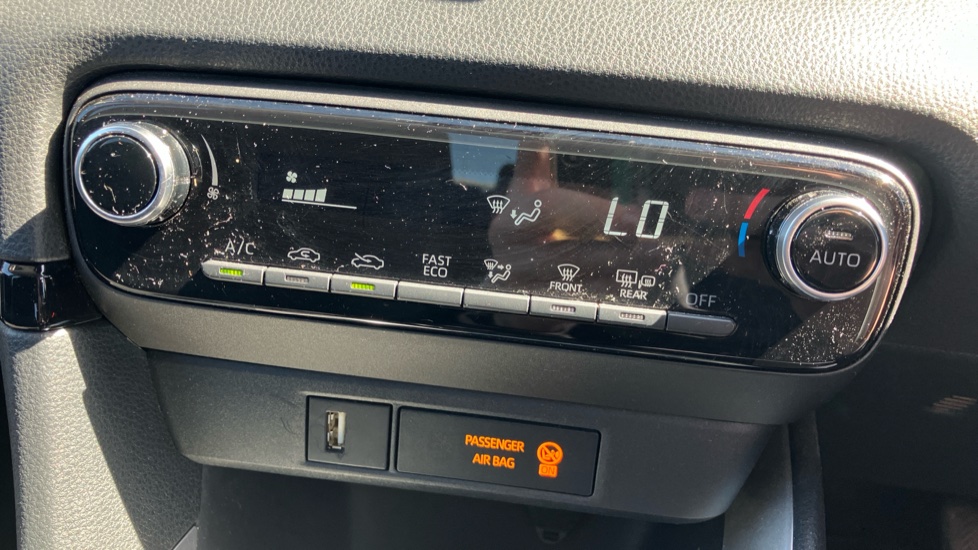 Toyota Yaris 1.5 Hybrid Design 5dr CVT Hybrid Hatchback - Image 37