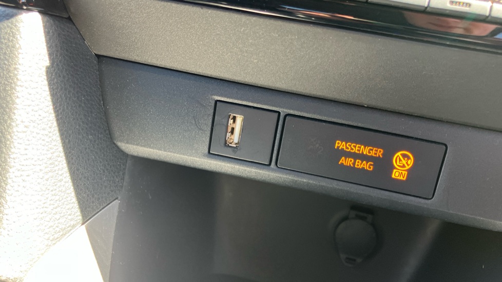 Toyota Yaris 1.5 Hybrid Design 5dr CVT Hybrid Hatchback - Image 38