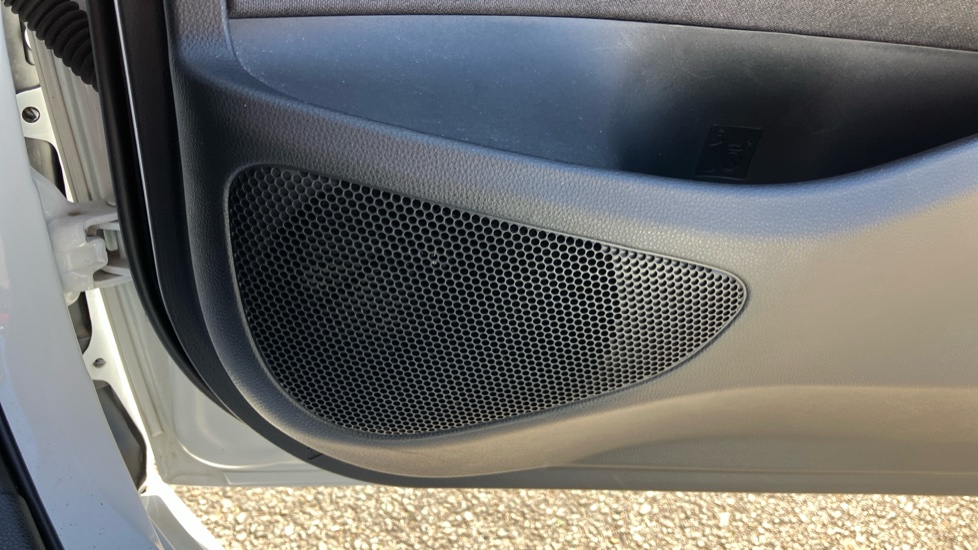 Toyota Yaris 1.5 Hybrid Design 5dr CVT Hybrid Hatchback - Image 40