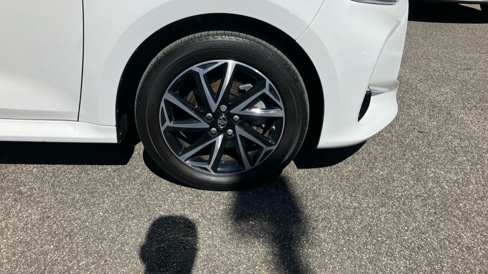 Toyota Yaris 1.5 Hybrid Design 5dr CVT Hybrid Hatchback - Image 54