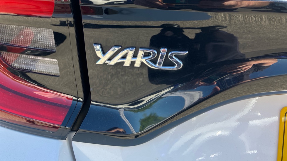 Toyota Yaris 1.5 Hybrid Design 5dr CVT Hybrid Hatchback - Image 57