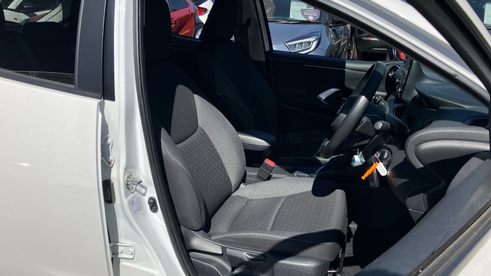 Toyota Yaris 1.5 Hybrid Design 5dr CVT Hybrid Hatchback - Image 60