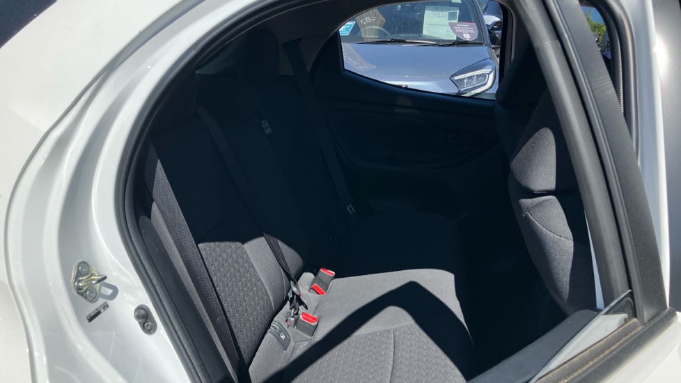 Toyota Yaris 1.5 Hybrid Design 5dr CVT Hybrid Hatchback - Image 62
