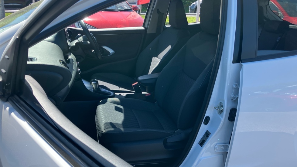 Toyota Yaris 1.5 Hybrid Design 5dr CVT Hybrid Hatchback - Image 64