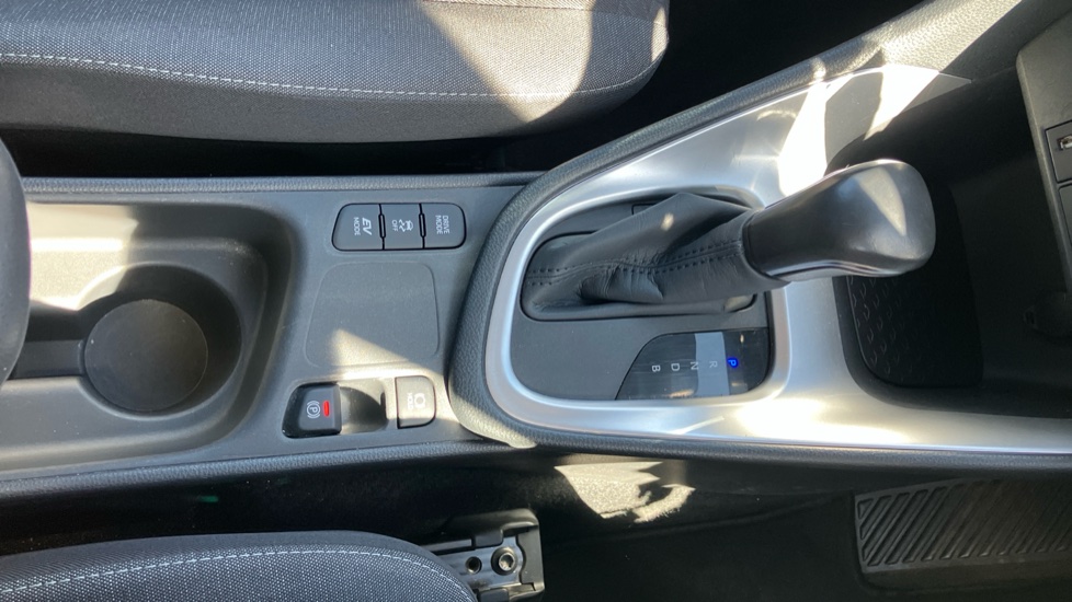 Toyota Yaris 1.5 Hybrid Design 5dr CVT Hybrid Hatchback - Image 67