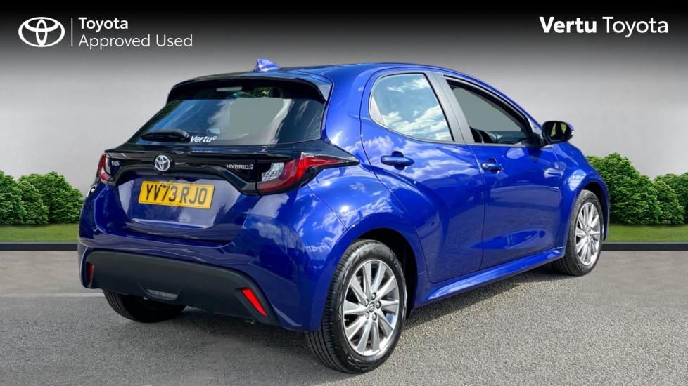 Toyota Yaris 1.5 Hybrid Icon 5dr CVT Hybrid Hatchback - Image 2