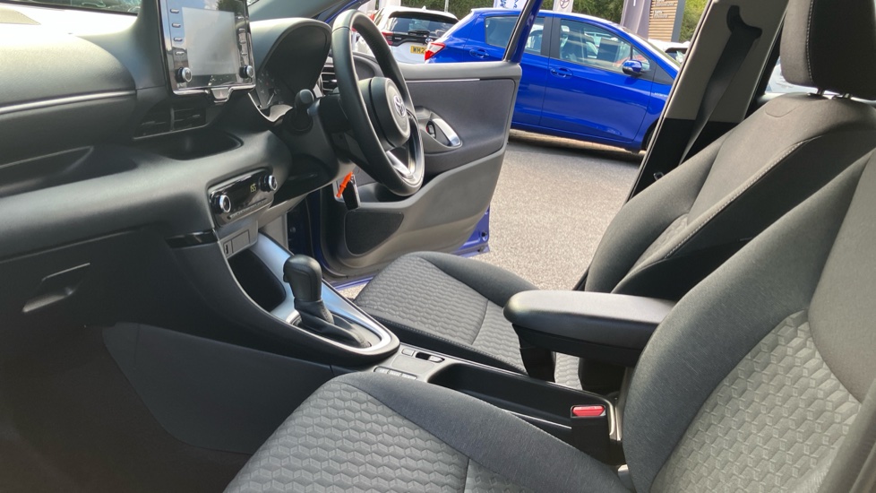 Toyota Yaris 1.5 Hybrid Icon 5dr CVT Hybrid Hatchback - Image 5