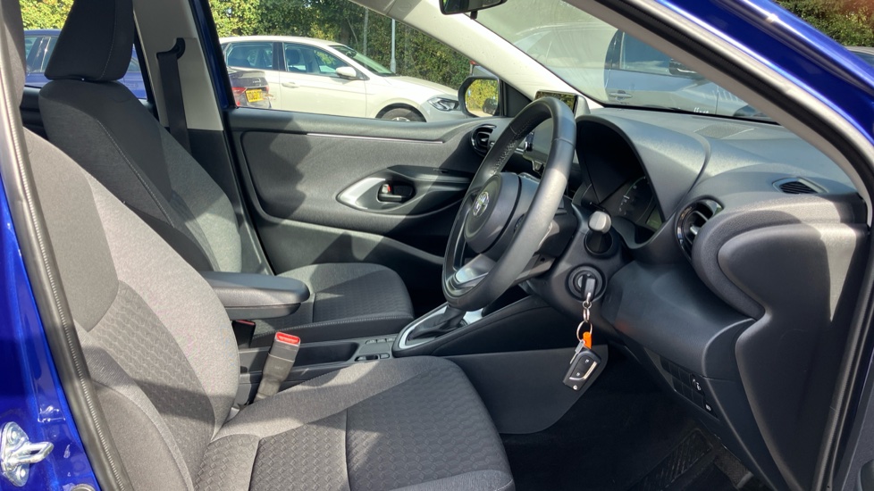 Toyota Yaris 1.5 Hybrid Icon 5dr CVT Hybrid Hatchback - Image 12