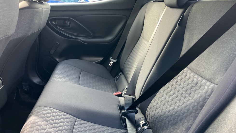 Toyota Yaris 1.5 Hybrid Icon 5dr CVT Hybrid Hatchback - Image 15