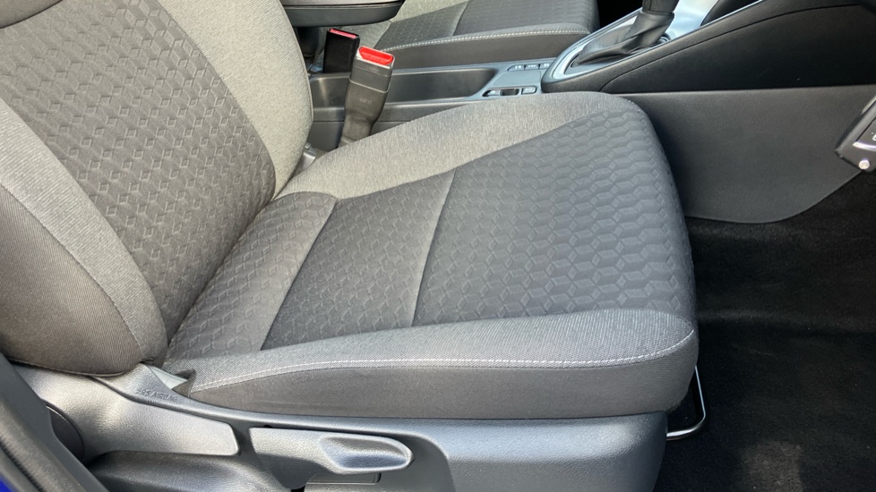 Toyota Yaris 1.5 Hybrid Icon 5dr CVT Hybrid Hatchback - Image 17
