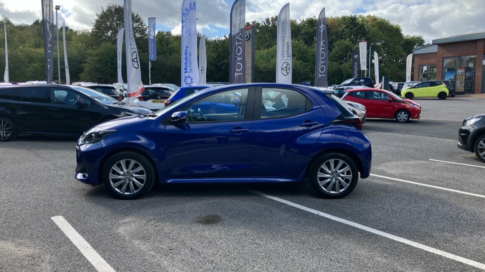 Toyota Yaris 1.5 Hybrid Icon 5dr CVT Hybrid Hatchback - Image 24