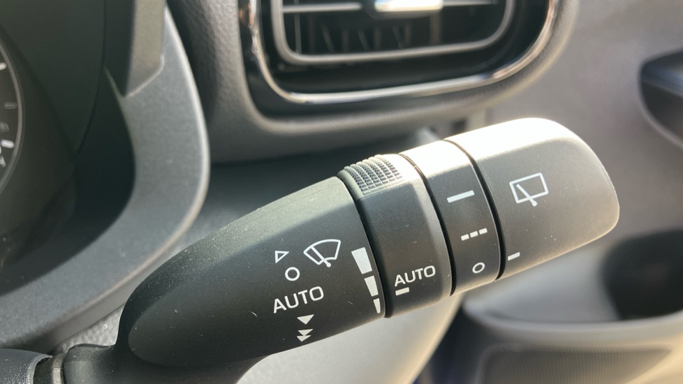 Toyota Yaris 1.5 Hybrid Icon 5dr CVT Hybrid Hatchback - Image 31