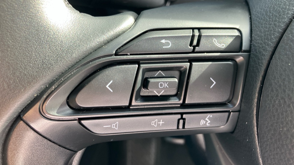 Toyota Yaris 1.5 Hybrid Icon 5dr CVT Hybrid Hatchback - Image 33