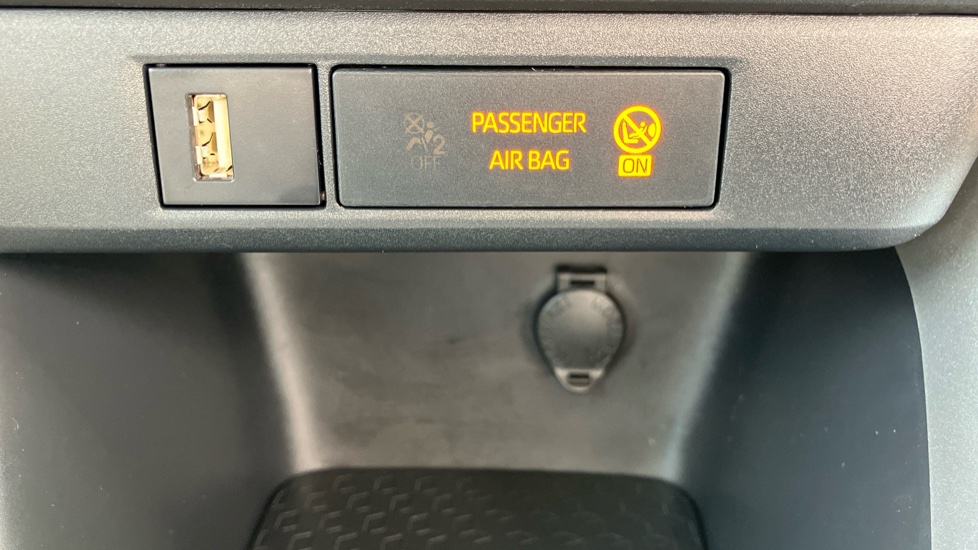 Toyota Yaris 1.5 Hybrid Icon 5dr CVT Hybrid Hatchback - Image 37