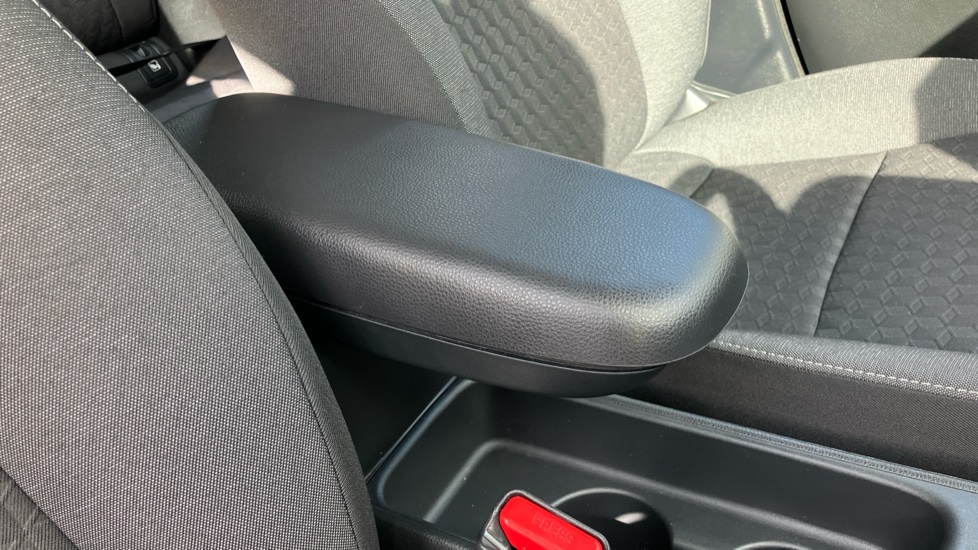 Toyota Yaris 1.5 Hybrid Icon 5dr CVT Hybrid Hatchback - Image 42