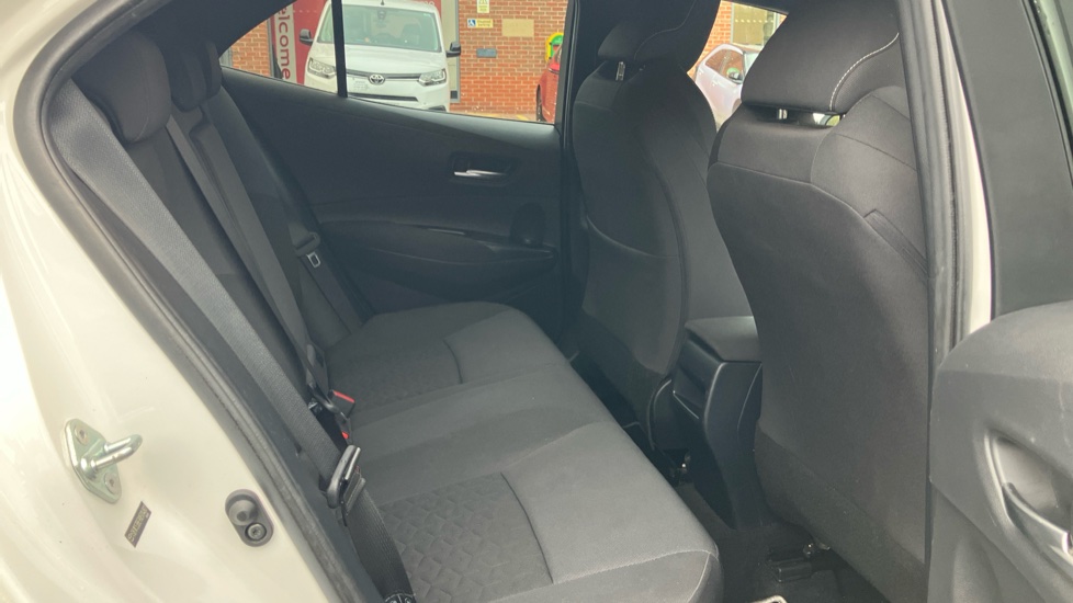Toyota Corolla 2.0 VVT-i Hybrid Design 5dr CVT Hybrid Hatchback - Image 8