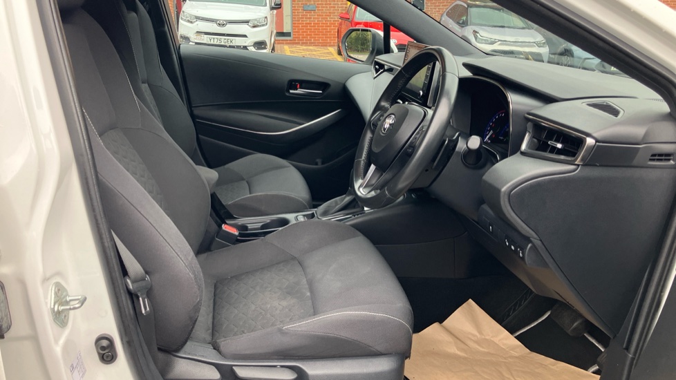 Toyota Corolla 2.0 VVT-i Hybrid Design 5dr CVT Hybrid Hatchback - Image 12