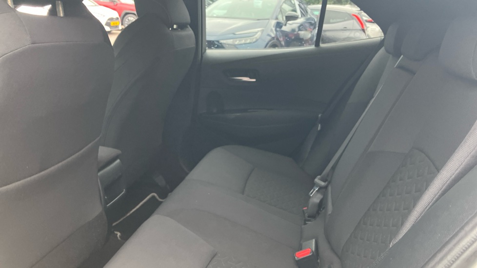 Toyota Corolla 2.0 VVT-i Hybrid Design 5dr CVT Hybrid Hatchback - Image 15