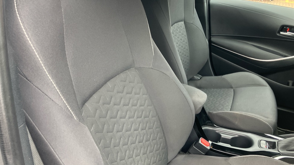 Toyota Corolla 2.0 VVT-i Hybrid Design 5dr CVT Hybrid Hatchback - Image 17