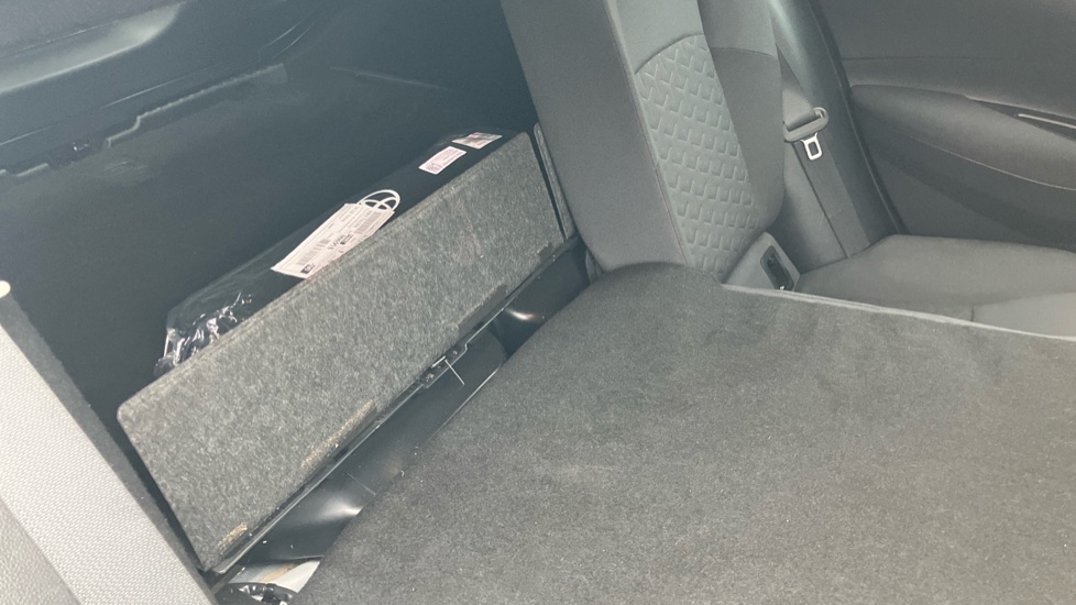 Toyota Corolla 2.0 VVT-i Hybrid Design 5dr CVT Hybrid Hatchback - Image 18