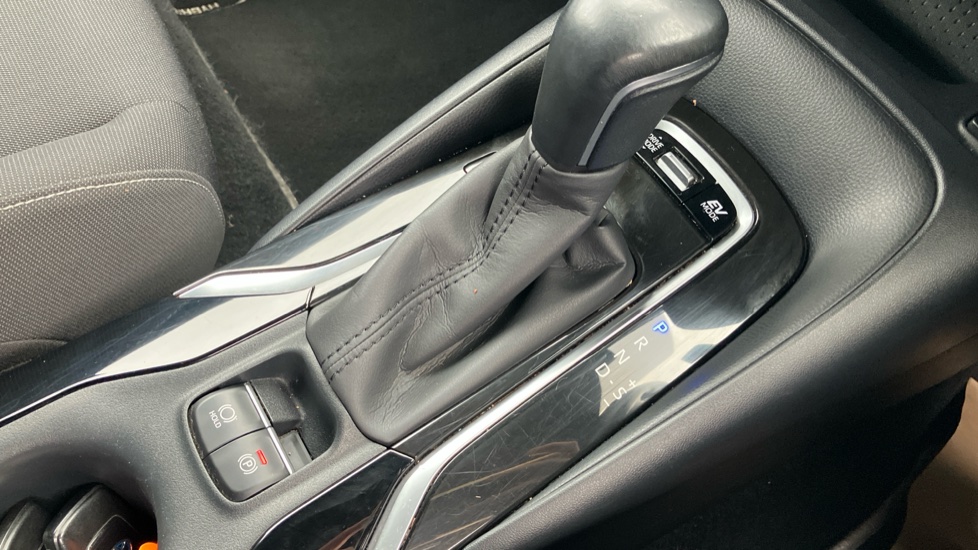Toyota Corolla 2.0 VVT-i Hybrid Design 5dr CVT Hybrid Hatchback - Image 31