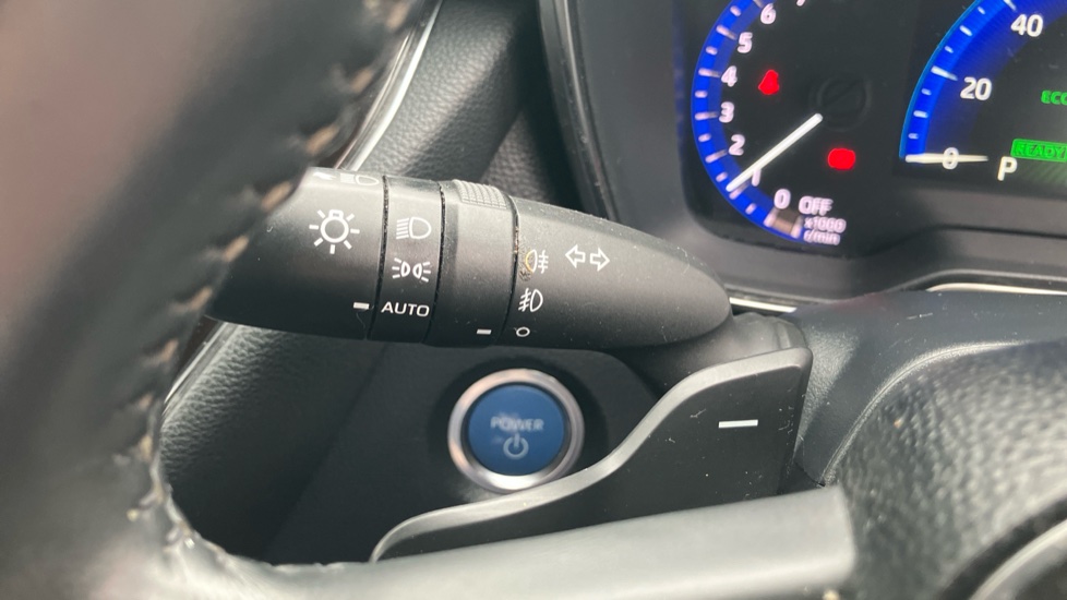 Toyota Corolla 2.0 VVT-i Hybrid Design 5dr CVT Hybrid Hatchback - Image 32