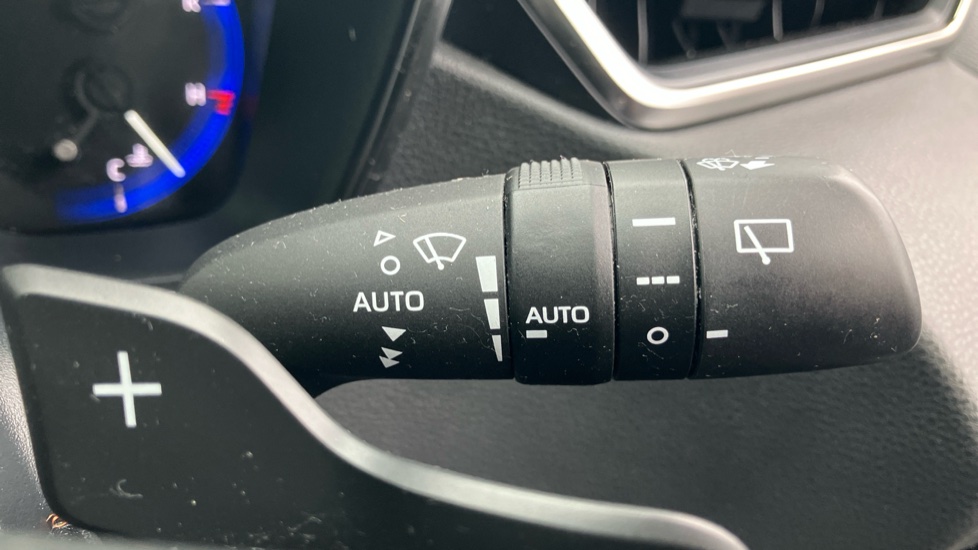 Toyota Corolla 2.0 VVT-i Hybrid Design 5dr CVT Hybrid Hatchback - Image 35
