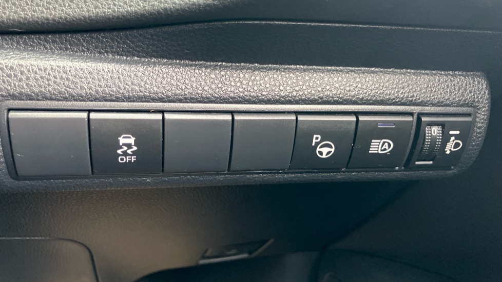 Toyota Corolla 2.0 VVT-i Hybrid Design 5dr CVT Hybrid Hatchback - Image 45