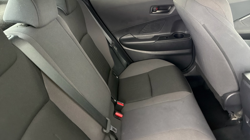 Toyota C-HR 1.8 Hybrid Design 5dr CVT Hybrid Hatchback - Image 8