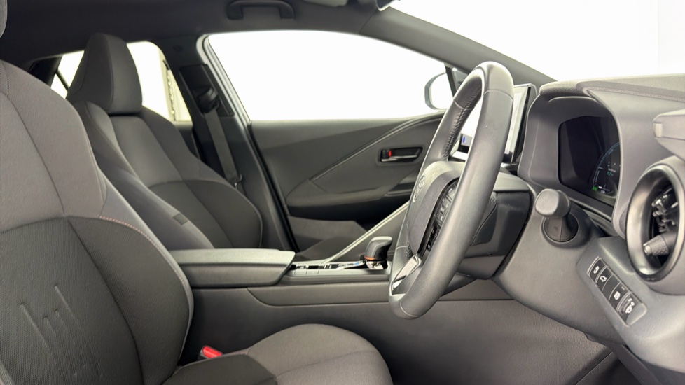 Toyota C-HR 1.8 Hybrid Design 5dr CVT Hybrid Hatchback - Image 12