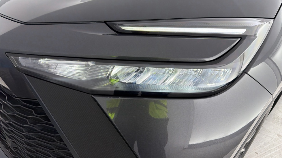 Toyota C-HR 1.8 Hybrid Design 5dr CVT Hybrid Hatchback - Image 20