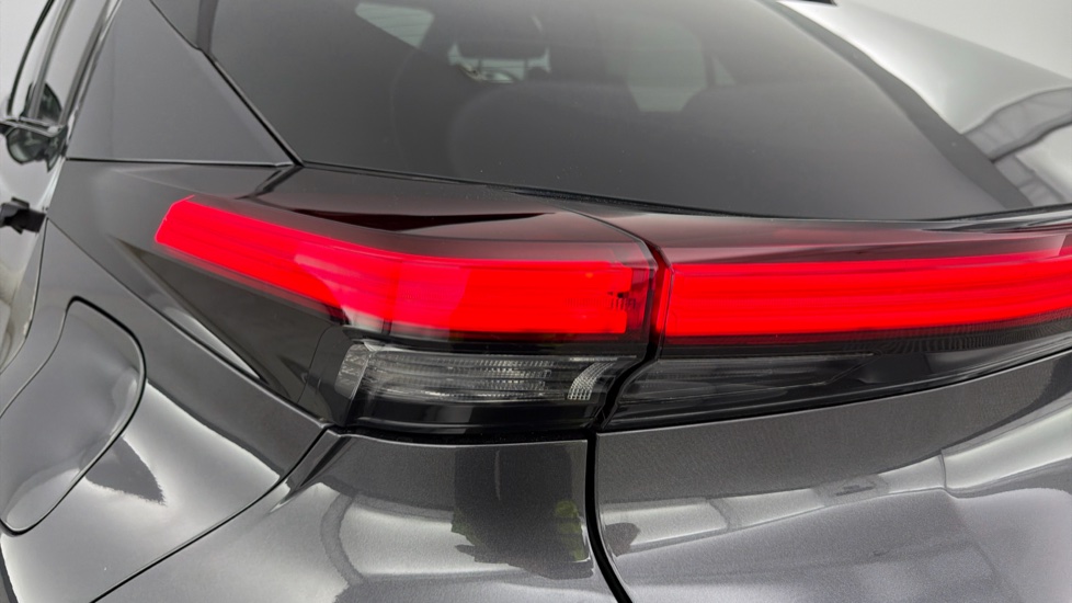 Toyota C-HR 1.8 Hybrid Design 5dr CVT Hybrid Hatchback - Image 21